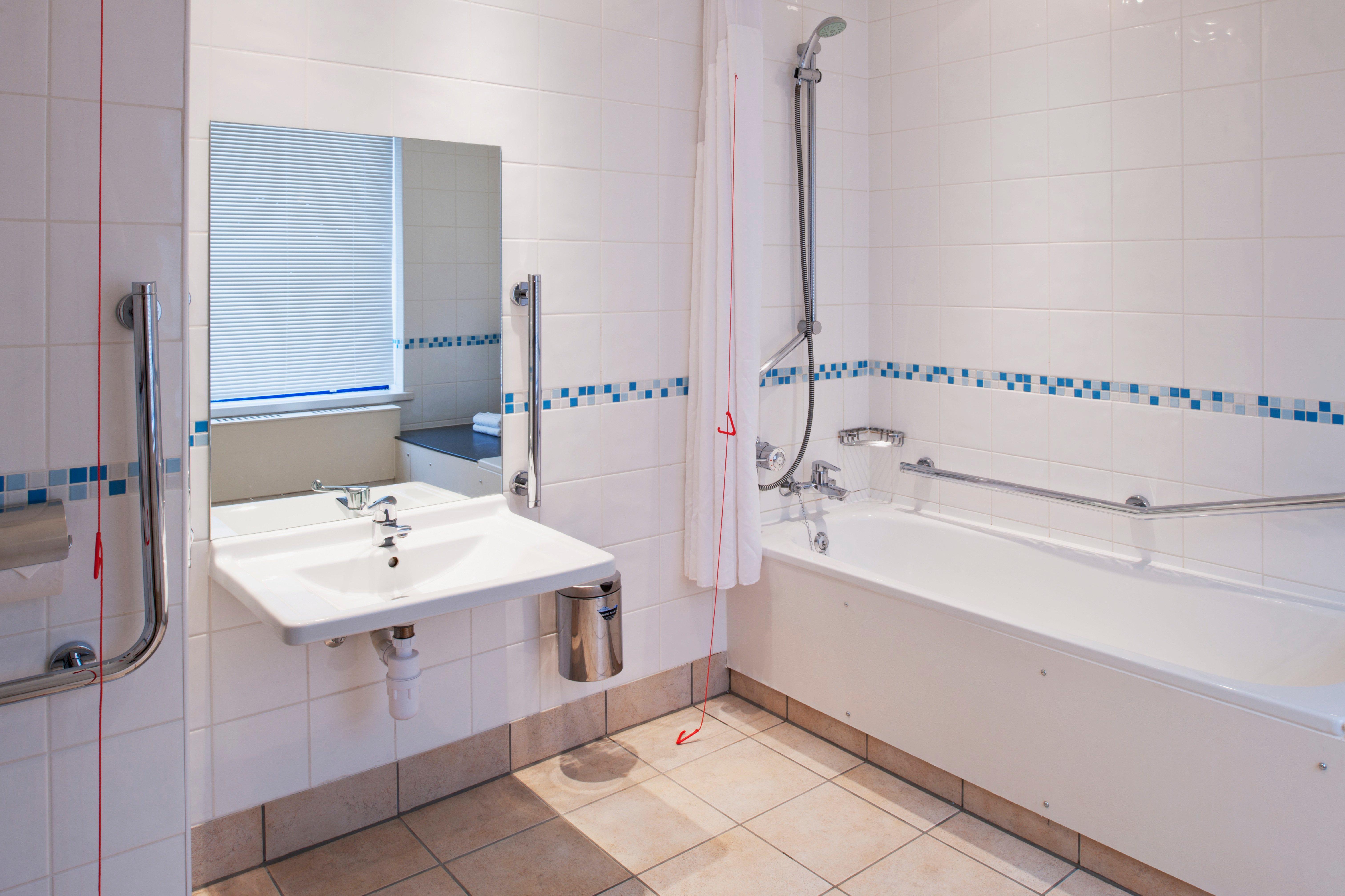 Holiday Inn Warrington By Ihg Eksteriør billede